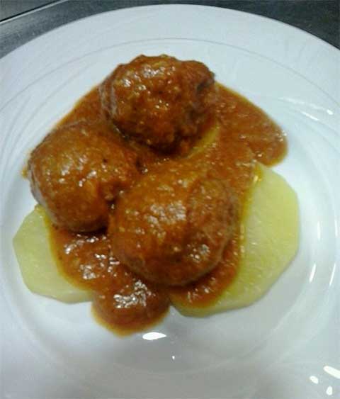 Albondigas de Choco en Salsa del Bar Casa EL CATETO